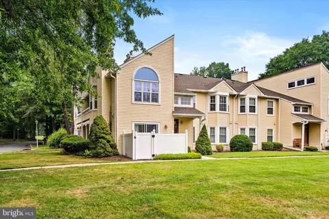 5 Mill Run W, Hightstown, NJ 08520