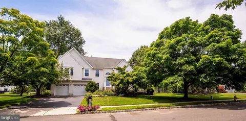 8 Amberfield Rd, Robbinsville, NJ 08691