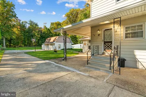 Exterior - 1265 Lower Ferry Rd, Ewing, NJ 08618 photo 5 of 9