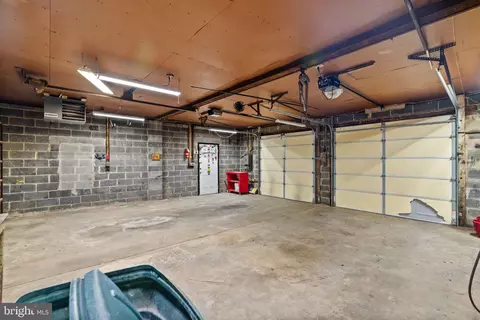 Exterior - 1265 Lower Ferry Rd, Ewing, NJ 08618 photo 8 of 9