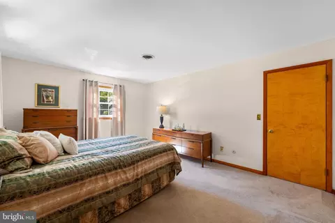Bedroom - 1265 Lower Ferry Rd, Ewing, NJ 08618 photo 2 of 8