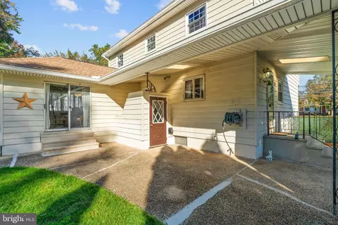 Exterior - 1265 Lower Ferry Rd, Ewing, NJ 08618 photo 6 of 9