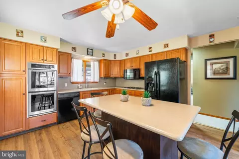Kitchen - 1265 Lower Ferry Rd, Ewing, NJ 08618 photo 2 of 4