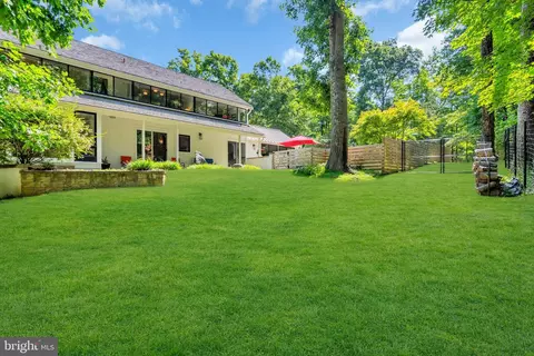 2 Puritan Ct, Princeton, NJ 08540