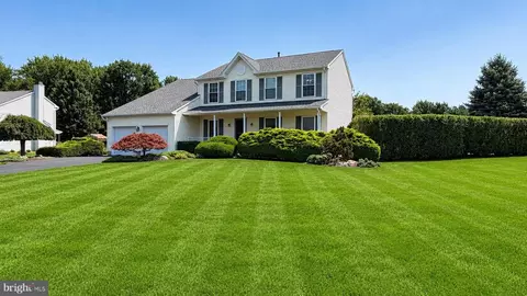 4 Acacia Ave, Robbinsville, NJ 08691