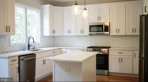 24 Devonshire Dr, Princeton, NJ 08540