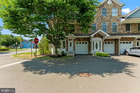9 Perry L Drew Pl, Hightstown, NJ 08520