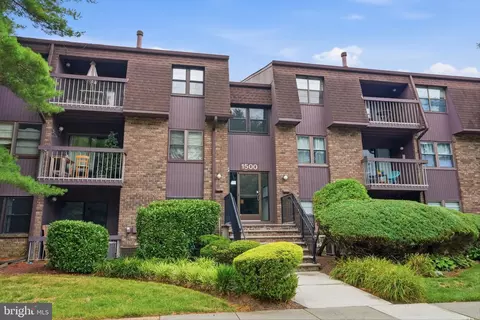 1523 Country Mill Dr, Cranbury, NJ 08512