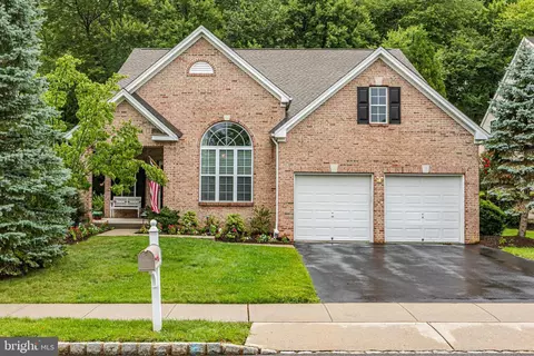 49 Lexington Dr, Pennington, NJ 08534