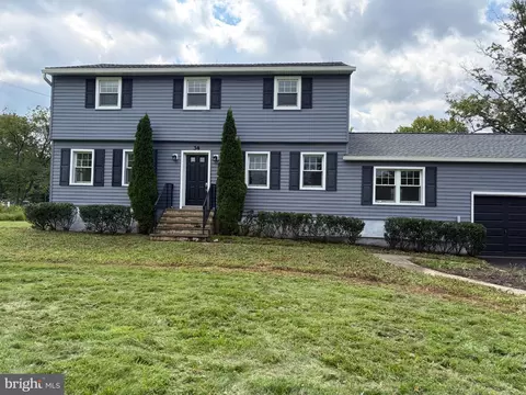34 Woosamonsa Rd, Pennington, NJ 08534