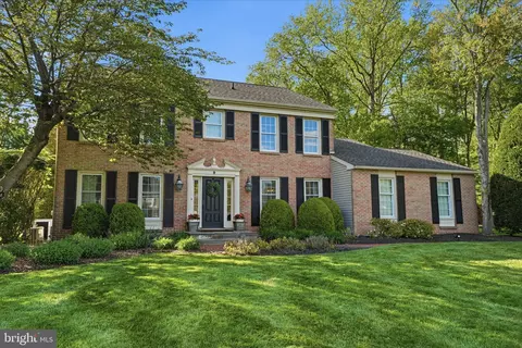 9 Edith Dr, Lawrenceville, NJ 08648