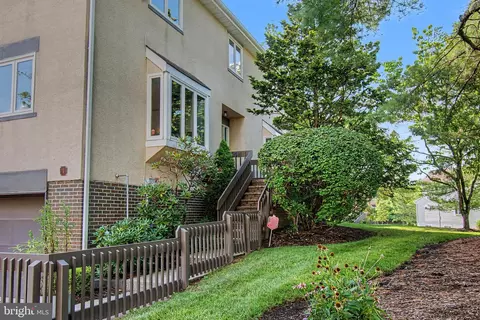 1 Exeter Ct, Princeton, NJ 08540