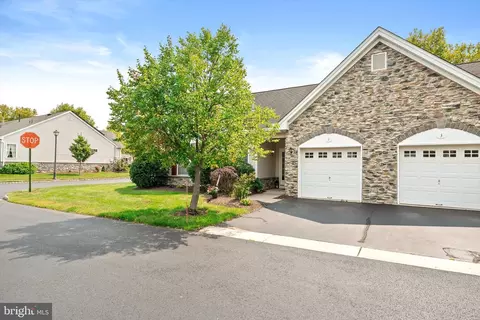 1 Goldfinch Dr, Hamilton, NJ 08690