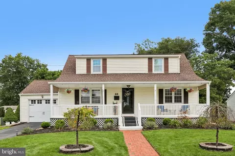 44 Pintinalli Dr, Hamilton, NJ 08619
