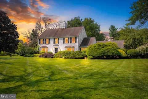 25 Arvida Dr, Pennington, NJ 08534