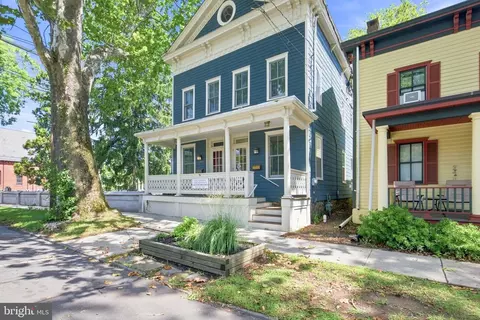 39 S Main St, Pennington, NJ 08534