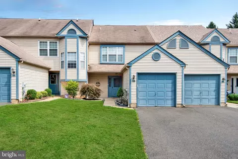 39 Willow Bend Dr, Hamilton, NJ 08690