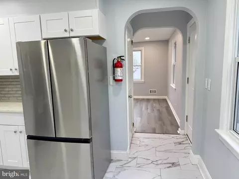 Entry Way - 35 Unwin Dr, Hamilton, NJ 08610 photo 2 of 6