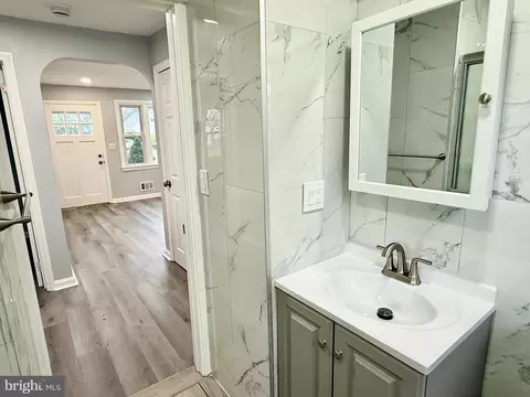 Entry Way - 35 Unwin Dr, Hamilton, NJ 08610 photo 4 of 6