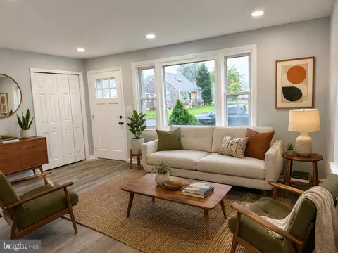 Living - 35 Unwin Dr, Hamilton, NJ 08610 photo 2 of 4