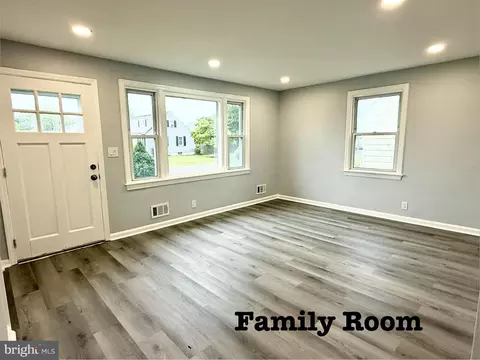 Living - 35 Unwin Dr, Hamilton, NJ 08610 photo 1 of 4