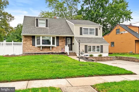 30 Tekening Way, Hamilton, NJ 08690