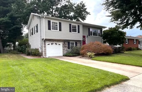 Exterior - 9 Pasadena Dr, Hamilton, NJ 08619 photo 2 of 4