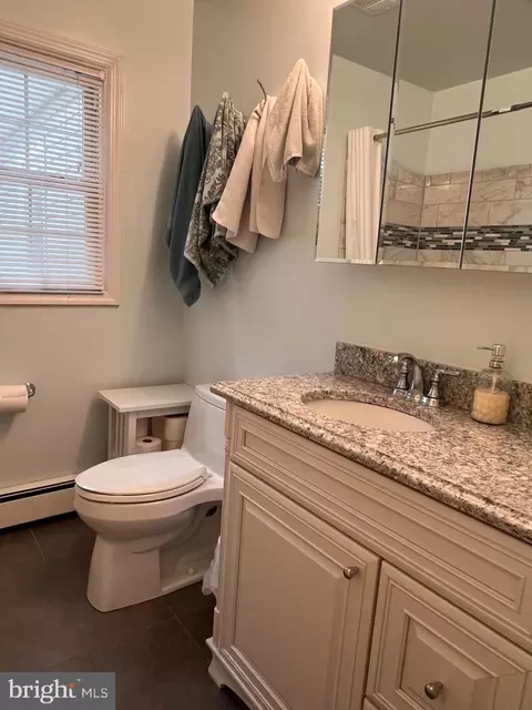 Bath - 9 Pasadena Dr, Hamilton, NJ 08619 photo 1 of 4