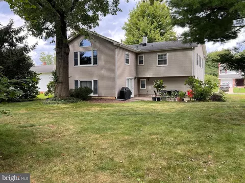 Exterior - 9 Pasadena Dr, Hamilton, NJ 08619 photo 3 of 4