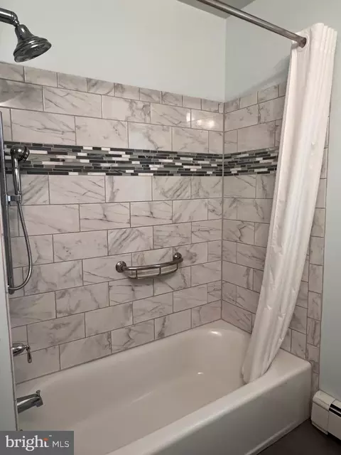 Bath - 9 Pasadena Dr, Hamilton, NJ 08619 photo 2 of 4