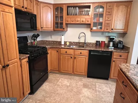Kitchen - 9 Pasadena Dr, Hamilton, NJ 08619 photo 2 of 2