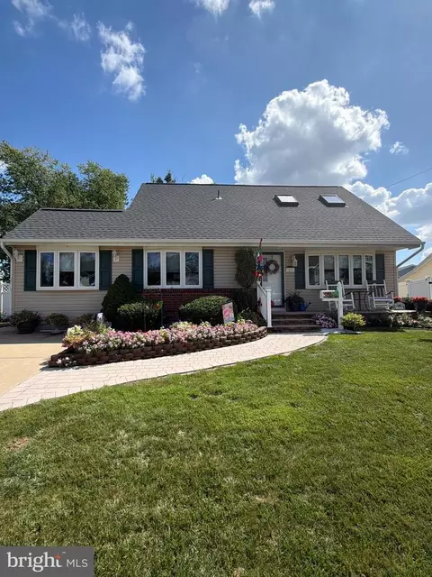 27 Sycamore Way, Hamilton, NJ 08690