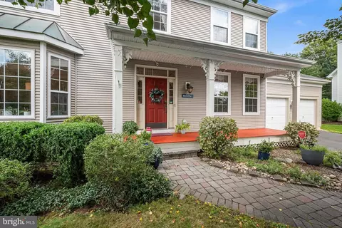 39 Chicory Ln, Pennington, NJ 08534