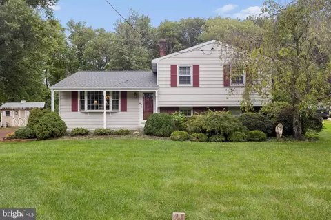 20 Diverty Rd, Pennington, NJ 08534