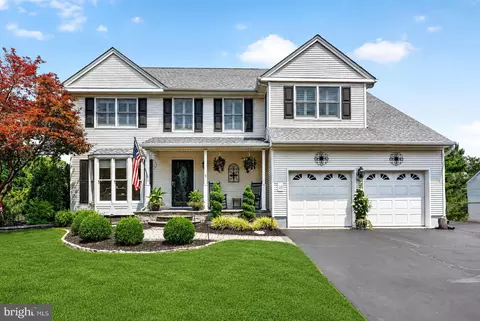 5 Pennfield Rd, Robbinsville, NJ 08691