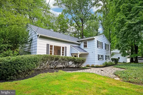 28 Pine Knoll Dr, Lawrence Township, NJ 08648