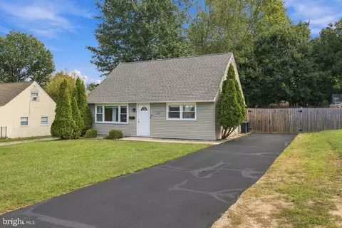 122 Stratford Ave, Ewing, NJ 08618