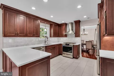41 Hibiscus Ln, Robbinsville, NJ 08691