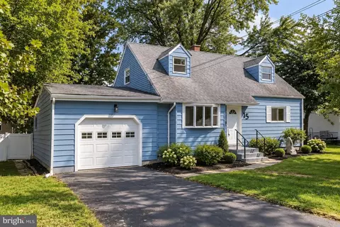 15 Francine Dr, Trenton, NJ 08610
