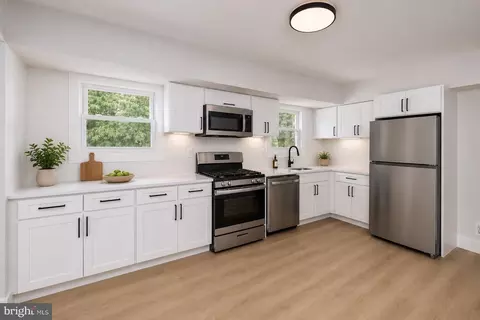 15 Francine Dr, Trenton, NJ 08610