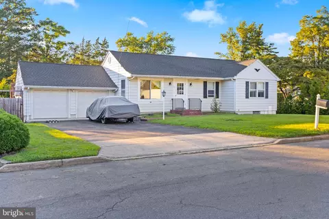 141 Crest Ave, Hamilton, NJ 08690