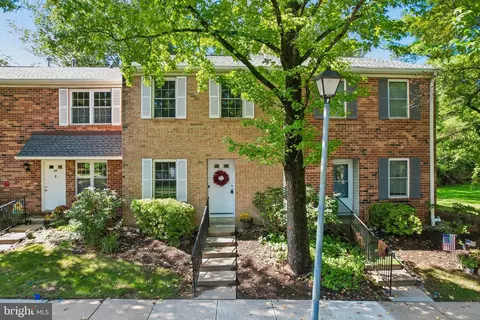 32 Magnolia Ct, Lawrence Township, NJ 08648