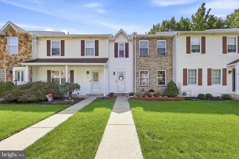 27 Dunmoor Ct N, Hamilton, NJ 08690