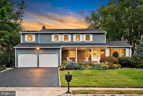 8 Andree Pl, Hamilton, NJ 08619