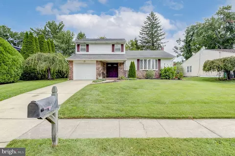 10 Pasadena Dr, Hamilton, NJ 08619