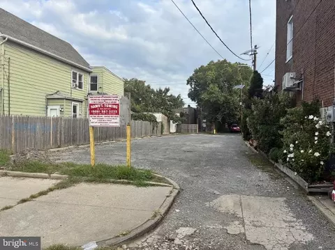 60 Bayard St, Trenton, NJ 08611