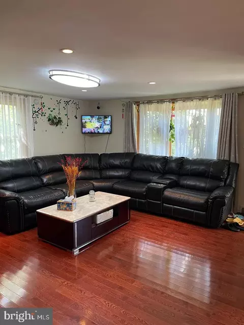 43 Wallace Rd, Princeton Junction, NJ 08550