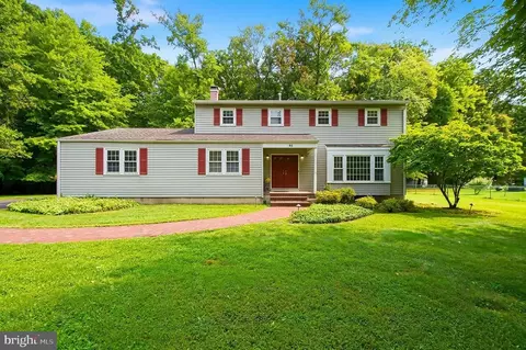 95 Maple Stream Rd, Hightstown, NJ 08520