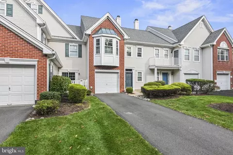 14 Hilton Ct, Pennington, NJ 08534