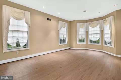 Living - 15 Scenic Dr, Ewing, NJ 08628 photo 2 of 7